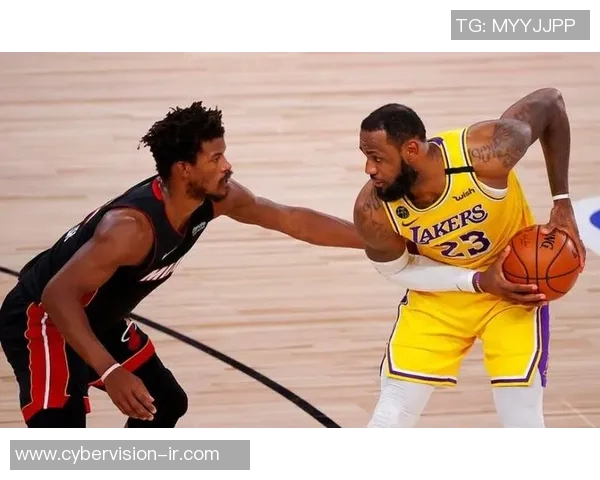 湖人对阵火箭精彩瞬间高清图片回顾与分析